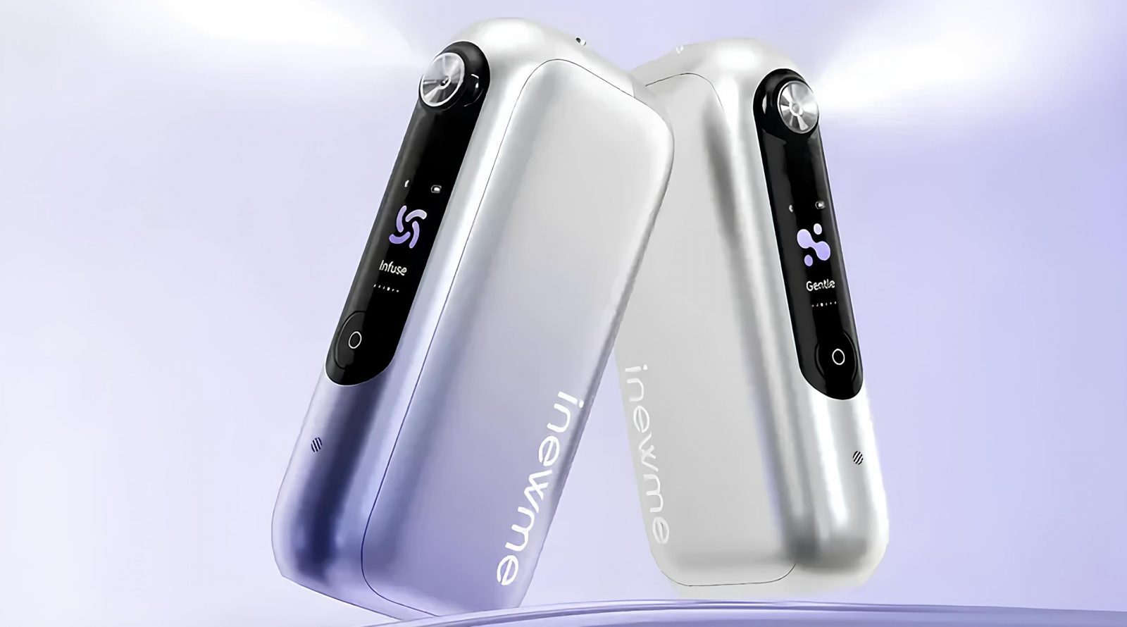 Современные гаджеты inewme с дисплеями для ухода за кожей, на белом фоне.