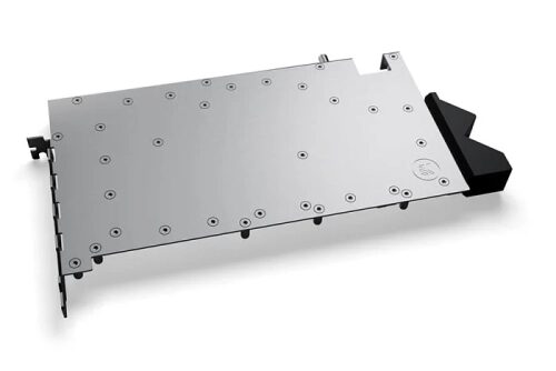 Серебристая металлическая плата с черным элементом, детали технологического устройства.