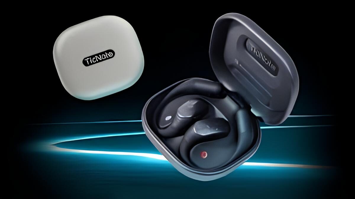 Наушники TicNote Pods превращают разговоры в заметки 2 Беспроводные наушники в зарядном футляре на тёмном фоне.