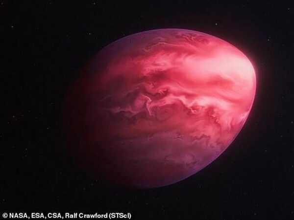 Экзопланета в космосе с яркими розовыми и красными вихрями на поверхности.