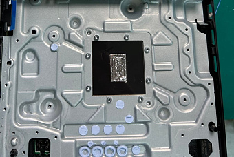 Новые консоли Sony PlayStation 5 получили обновлённое нанесение жидкого металла Новые консоли Sony PlayStation 5 получили обновлённое нанесение жидкого металла