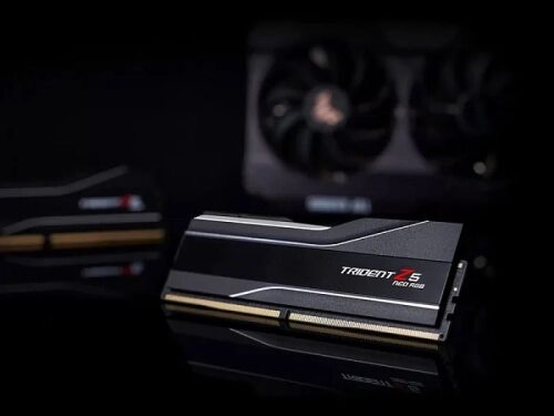 Планка оперативной памяти Trident Z5 RGB на фоне видеокарты.