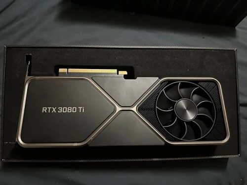 Видеокарта RTX 3080 Ti в коробке, вид сверху.