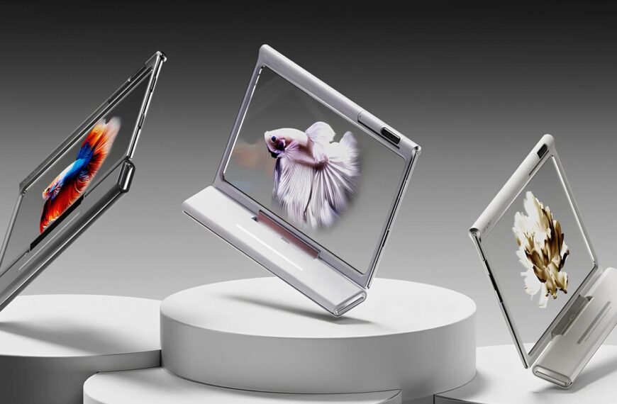 Три складных устройства с изображением рыб на экране на сером фоне.