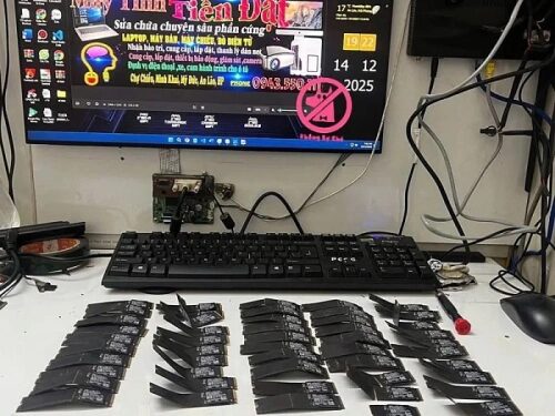 Сервисы по ремонту и настройке компьютеров, мастерская с оборудованием и запчастями.