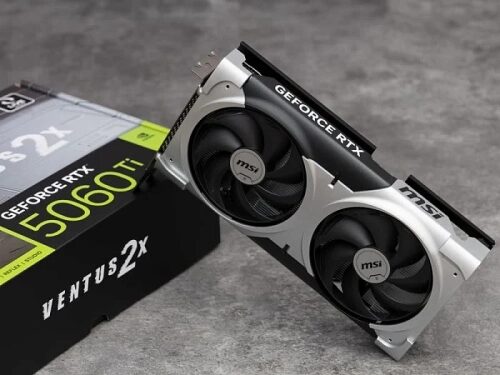Видеокарта MSI GeForce RTX 5060 Ti Ventus 2X на фоне упаковки.