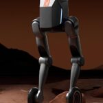 Робот с ногами на колесах в пустыне при закате.