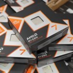 Коробки с процессорами AMD Ryzen 7 на складе.
