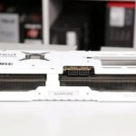 Белая видеокарта AMD Radeon Sapphire PURE на белом фоне.