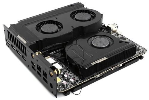 Компактная видеокарта с двумя кулерами и портами для подключения, вид сбоку.