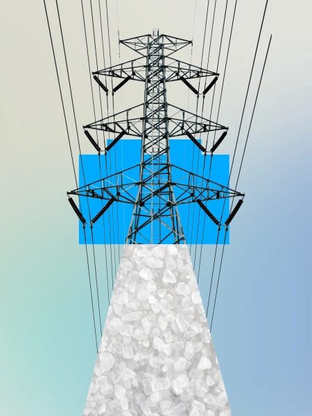 Электрический столб с проводами на фоне голубого неба и абстрактных форм.