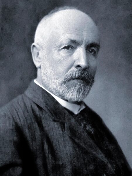 Изображение может содержать: лицо, голова, человек, фотография, портрет, борода и взрослый.