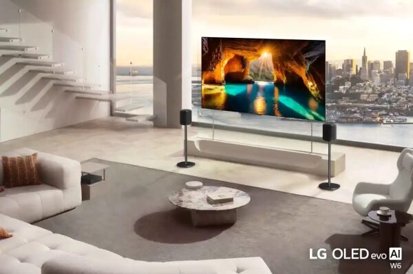 Современная гостиная с телевизором LG OLED и видом на город.