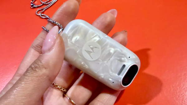 «Робокроссовки», майнинг в ванной, электролыжи, очки с автофокусом и ИИ — в технике, секс-куклах и украшениях: что показали на CES 2026