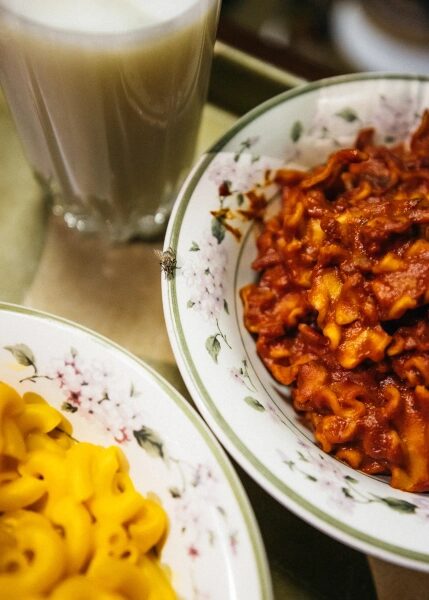 Изображение может содержать: Еда, Подача блюд, Чашка, Тарелка, Блюдо, Макароны с сыром и Паста