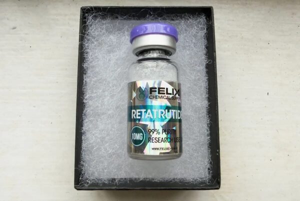 Крупный план бутылки так называемого препарата 