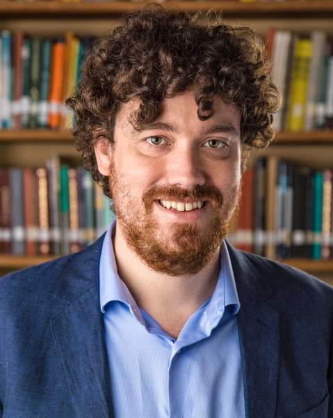 С помощью ИИ математики обнаружили скрытые ошибки в уравнениях гидродинамики. 6 Портрет Тристана Бакмастера