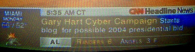 Как Markdown захватил мир 2 A photo from 2004 of a TV screen showing CNN, with a ticker saying "Gary Hart Cyber Campaign Starts blog for possible 2004 presidential bid"