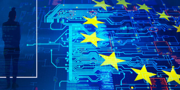 История с утратой цифрового суверенитета в ЕС — это важнейший урок для глобальных игроков 2 Флаг ЕС на фоне компьютерных схем, символ цифровых технологий в Европе.