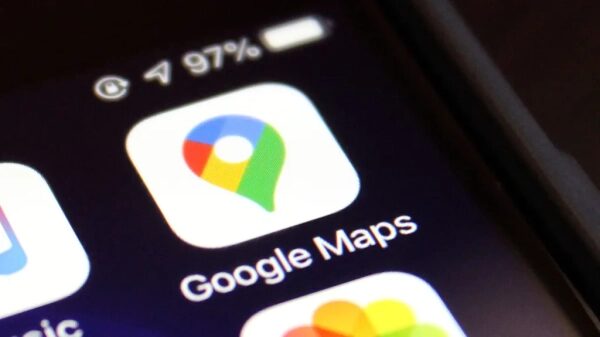 Иконка Google Maps на экране смартфона, уровень заряда 97%.