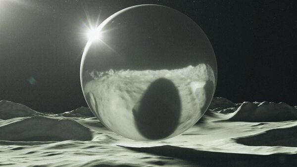 Сфера на лунной поверхности с отражением света, космический пейзаж.