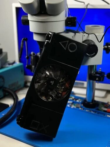 Энтузиаст превратил Sony PlayStation 4 Slim в портативную консоль Энтузиаст превратил Sony PlayStation 4 Slim в портативную консоль