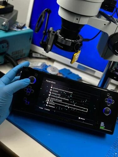 Энтузиаст превратил Sony PlayStation 4 Slim в портативную консоль Энтузиаст превратил Sony PlayStation 4 Slim в портативную консоль