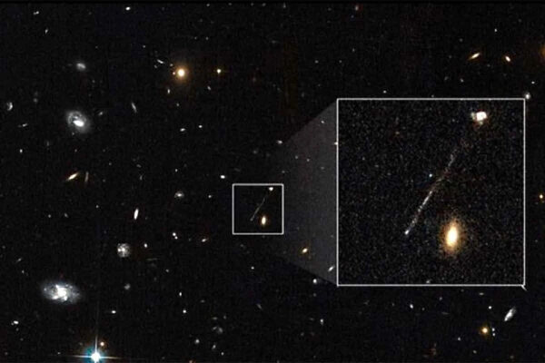 Огромная черная дыра движется к Земле со скоростью 3,6 млн километров в час, заявили ученые Огромная черная дыра движется к Земле со скоростью 3,6 млн километров в час, заявили ученые