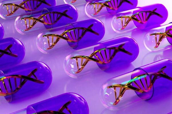 Фиолетовые капсулы с моделями ДНК внутри на светлом фоне, биотехнологии.