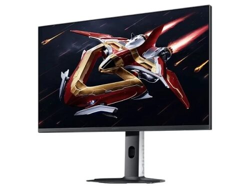 Игровой монитор с изображением космического корабля на экране.