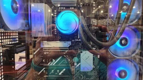 Магазины начали вынимать из витринных экземпляров ПК память и видеокарты Магазины начали вынимать из витринных экземпляров ПК память и видеокарты