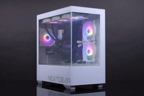 Белый игровой ПК с подсветкой RGB и прозрачной панелью.