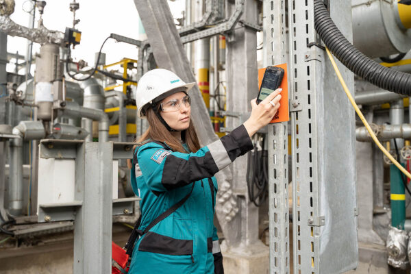 Мобильные обходы – это собственное цифровое решение для мониторинга оборудования, использующее взрывозащищённые смартфоны с NFC-метками, приложение, web-интерфейс и дашборды Мобильные обходы – это собственное цифровое решение для мониторинга оборудования, использующее взрывозащищённые смартфоны с NFC-метками, приложение, web-интерфейс и дашборды