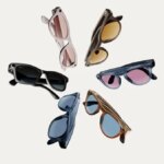 Шесть пар стильных солнцезащитных очков с разноцветными линзами на белом фоне.