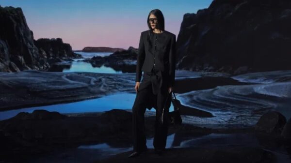 Дизайнер Кейт Бартон объединила усилия с IBM и Fiducia AI для презентации на Неделе моды в Нью-Йорке. 2 44c2f196922edb723d25c0bc1a1709e3