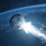 Астероид, приближающийся к Земле, вид из космоса ночью.