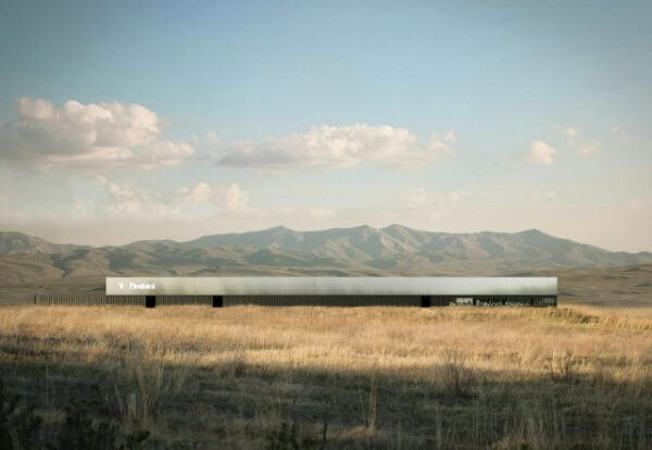 Firebird и США запускают в Армении мегапроект ИИ-центра на $4 млрд 3 Современное здание в пустынном пейзаже с горами на фоне.