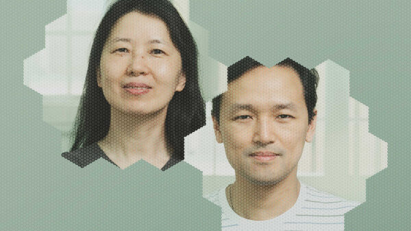 Мужчина и женщина на размытом фоне светло-зеленого оттенка.