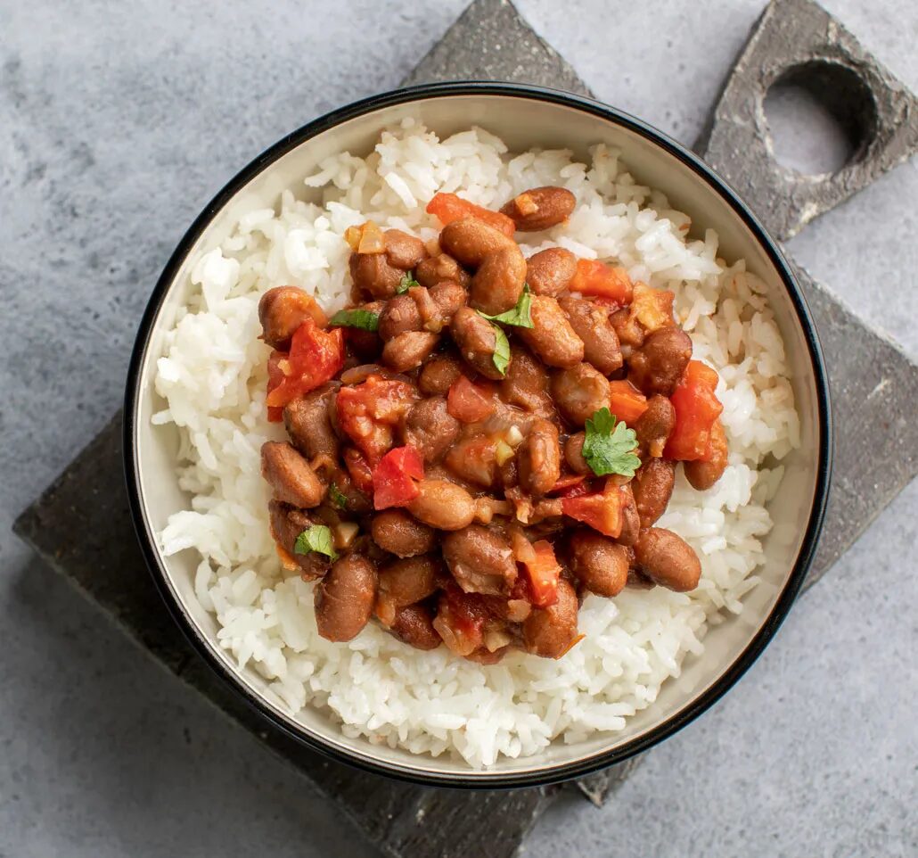 Вам нужно употреблять белок, но правильная смесь действительно имеет значение 5 a миска с рисом и фасолью