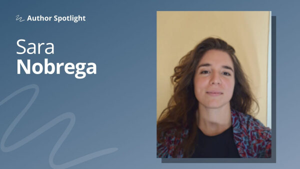 Изображение с именем Сара Нобрега и текстом "Author Spotlight" на синем фоне.
