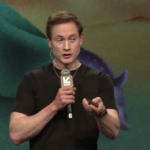 Человек на сцене с микрофоном, выступает на мероприятии SXSW.