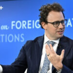 Выступление на фоне логотипа Совета по международным отношениям.