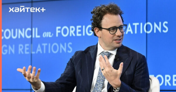 Выступление на фоне логотипа Совета по международным отношениям.