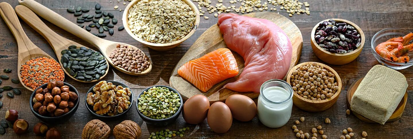 Вам нужно употреблять белок, но правильная смесь действительно имеет значение 3 различные виды белка, включая чечевицу, бобовые, орехи, яйца, молочные продукты, мясо и рыбу