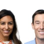 Два улыбающихся человека, мужчина и женщина, на белом фоне, логотип SNAK Venture Partners.