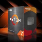 Коробка процессора AMD Ryzen 7 серии 5000 на фоне оранжевых и черных линий.