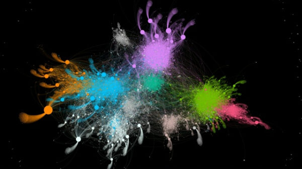 Абстрактные цветные сети на чёрном фоне, визуализация данных, графические линии.