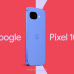 Смартфон Google Pixel 10a синего цвета на красном фоне.