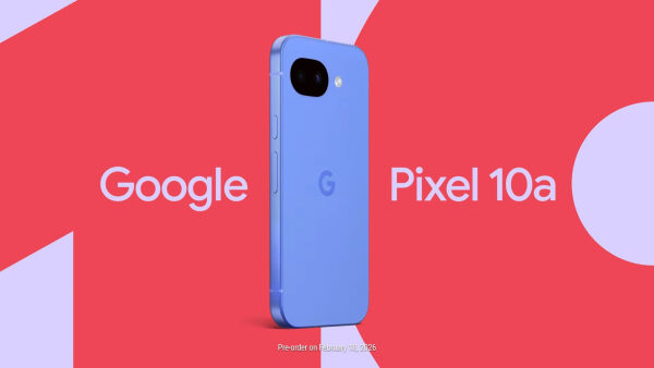 Смартфон Google Pixel 10a синего цвета на красном фоне.