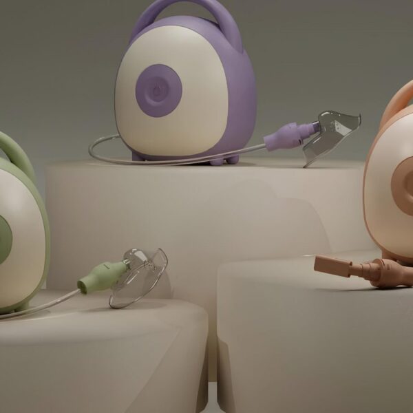 Лента новостей 40 Три разноцветных круглых устройства на пьедесталах, подключенные к прозрачным трубкам.